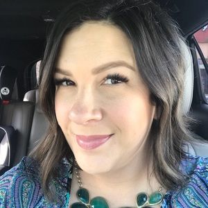 Meet your Posher, Laura